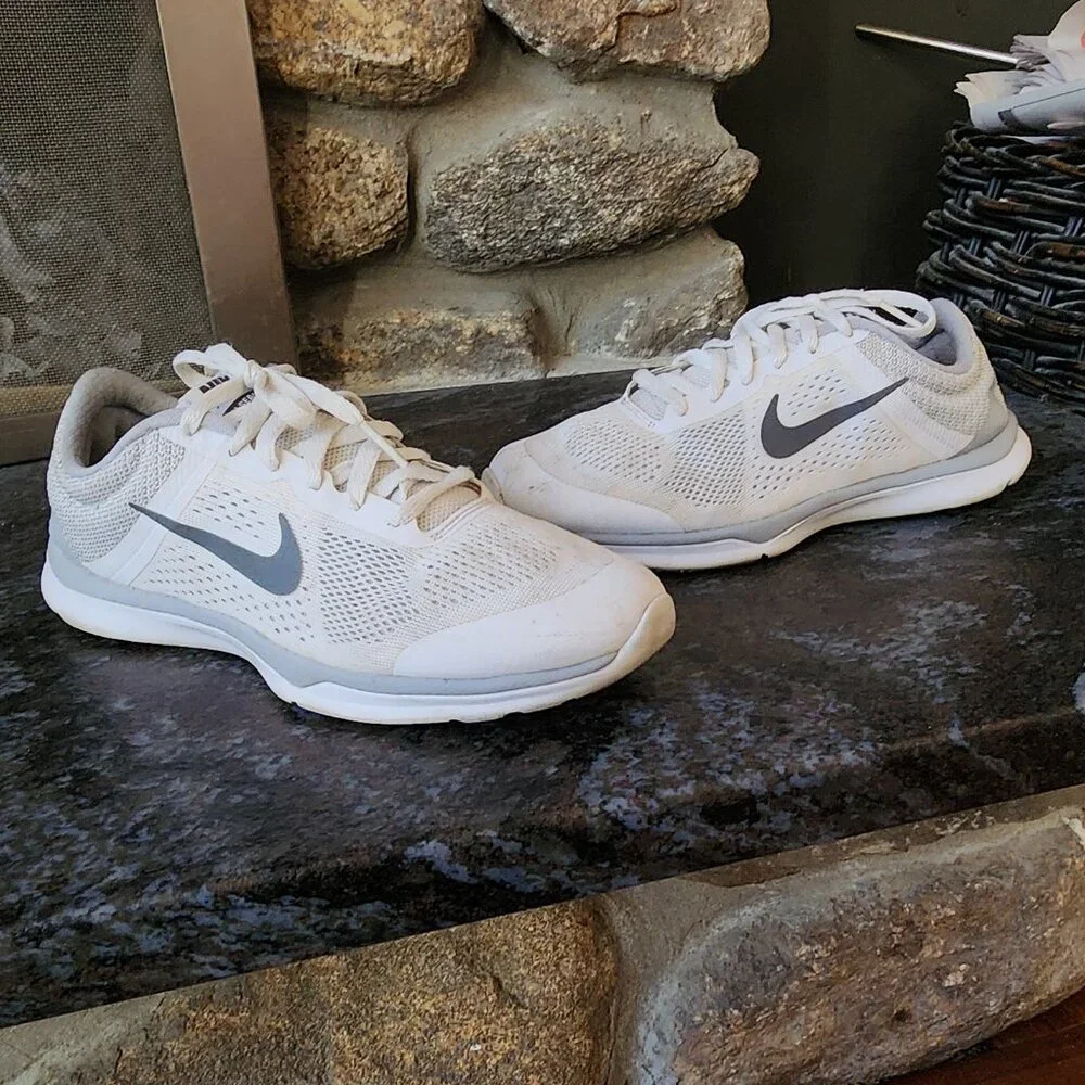 Nike 807333-100 In-Season 5 Training Sneakers Size 6